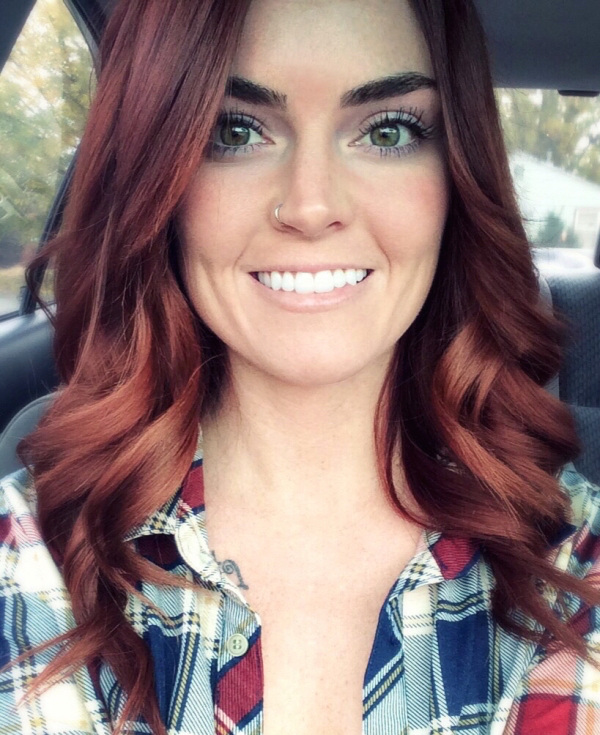 Милые девушки с ямочками на щечках