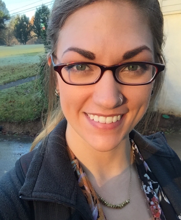 Милые девушки с ямочками на щечках