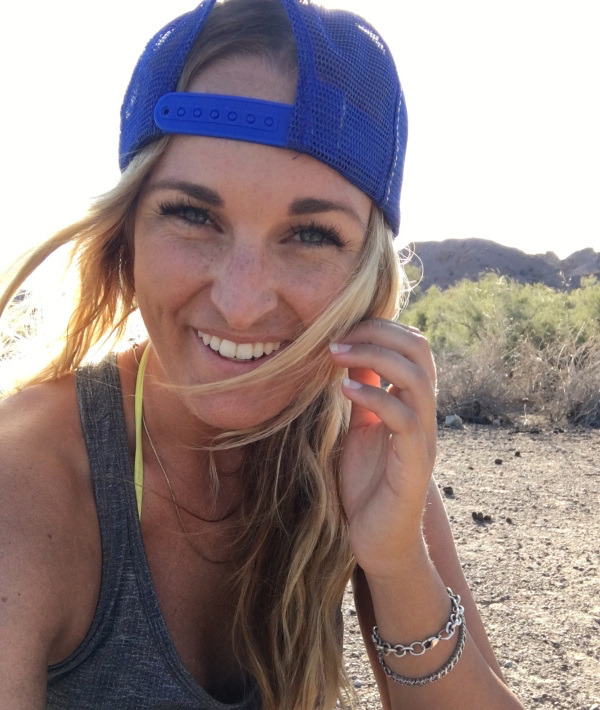 Милые девушки с ямочками на щечках