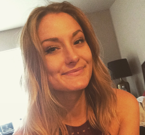 Милые девушки с ямочками на щечках