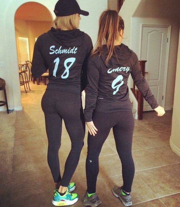 Штаны для йоги - самая практичная одежда для спортивных девушек