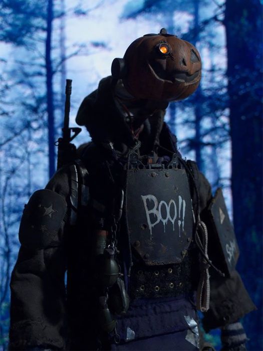 Художник создает фигурки постапокалиптических солдат