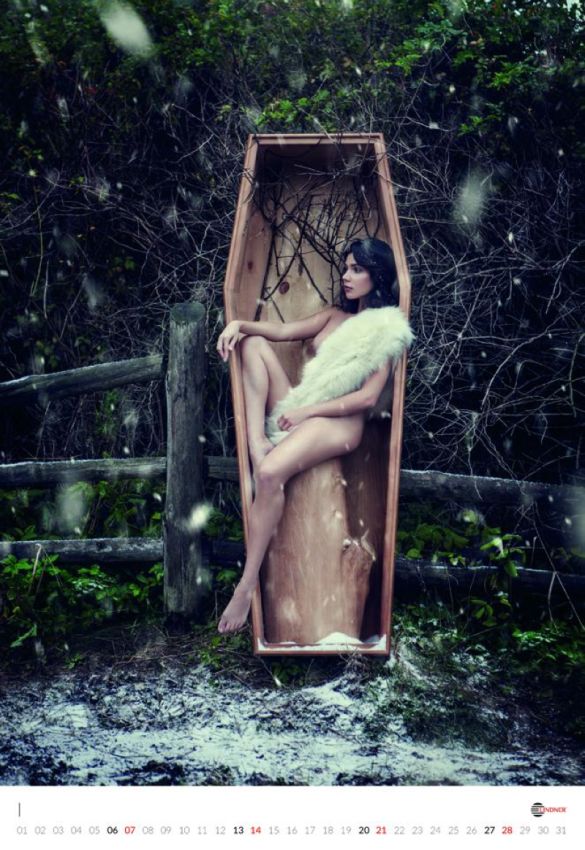 Эротический календарь польского производителя гробов