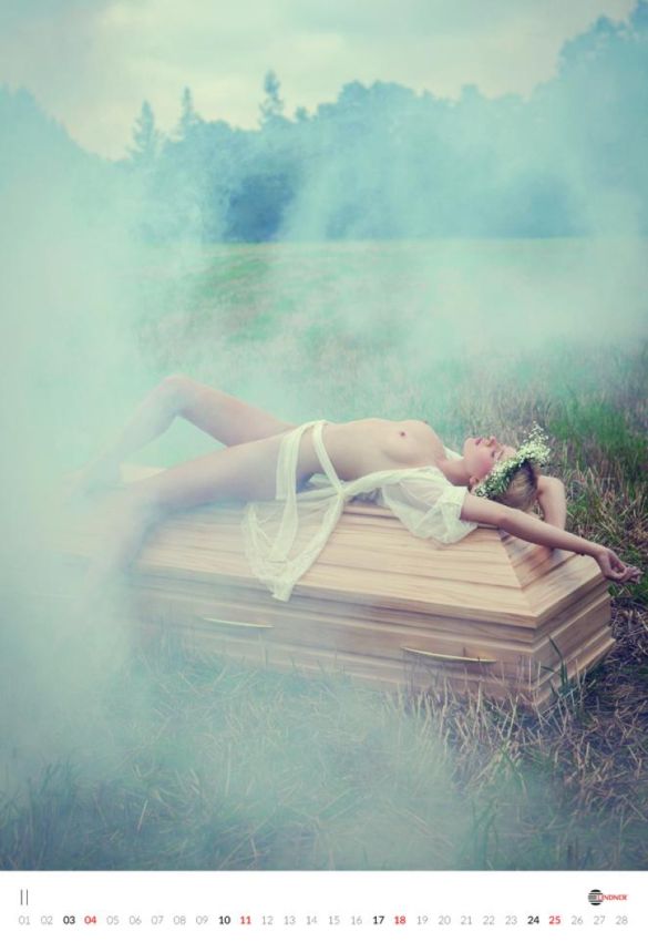 Эротический календарь польского производителя гробов