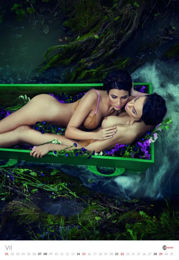 Эротический календарь польского производителя гробов