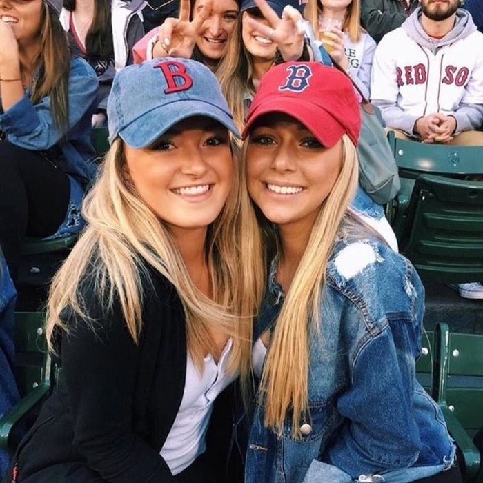 Прекрасные болельщицы