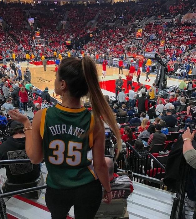 Прекрасные болельщицы