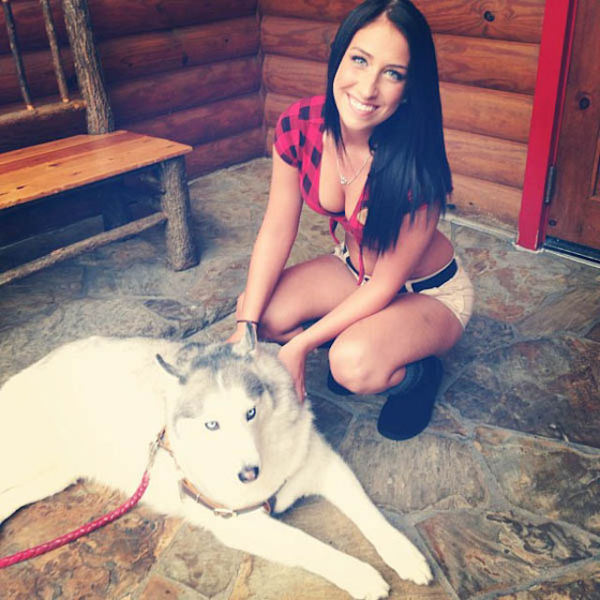 Сексуальные официантки из ресторанов Twin Peaks (42 фото)