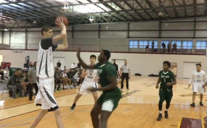 16-летний баскетболист может стать самым высоким профессиональным игроком в истории NBA