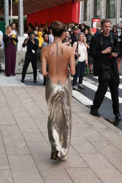 Девушки с татуировками на пояснице