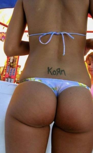 Девушки с татуировками на пояснице