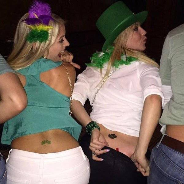 Девушки с татуировками на пояснице