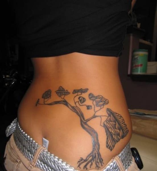 Девушки с татуировками на пояснице