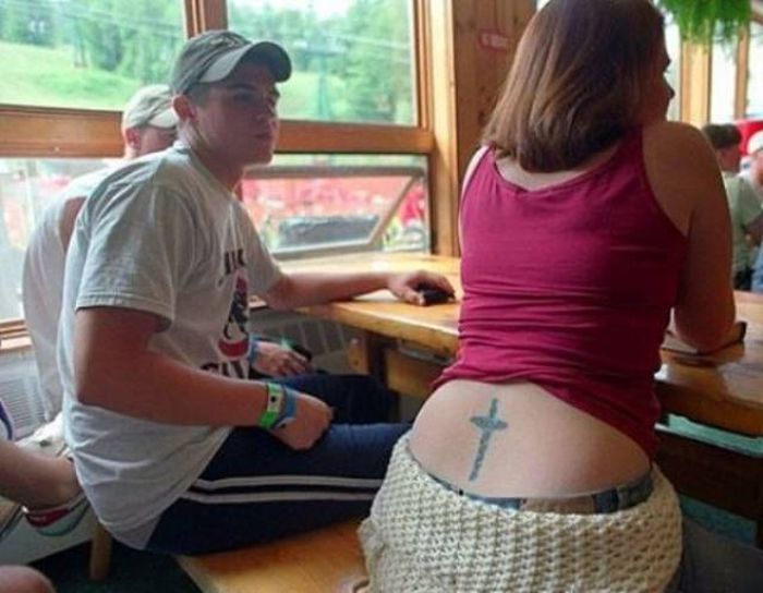 Девушки с татуировками на пояснице