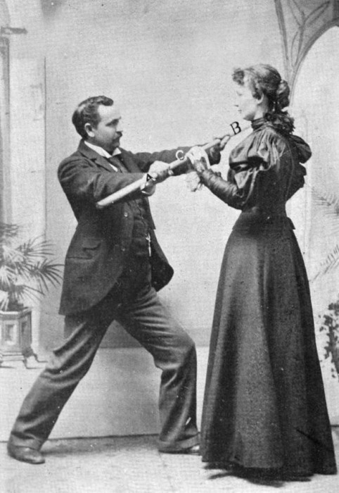 Невероятная сила девушки Лулу Херст