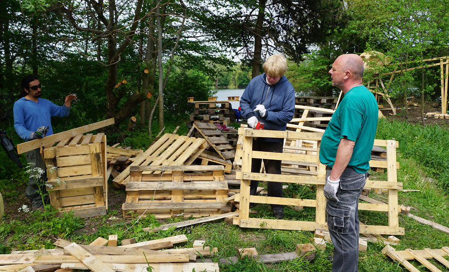 «Шесть спрятанных гигантов» датского скульптора
