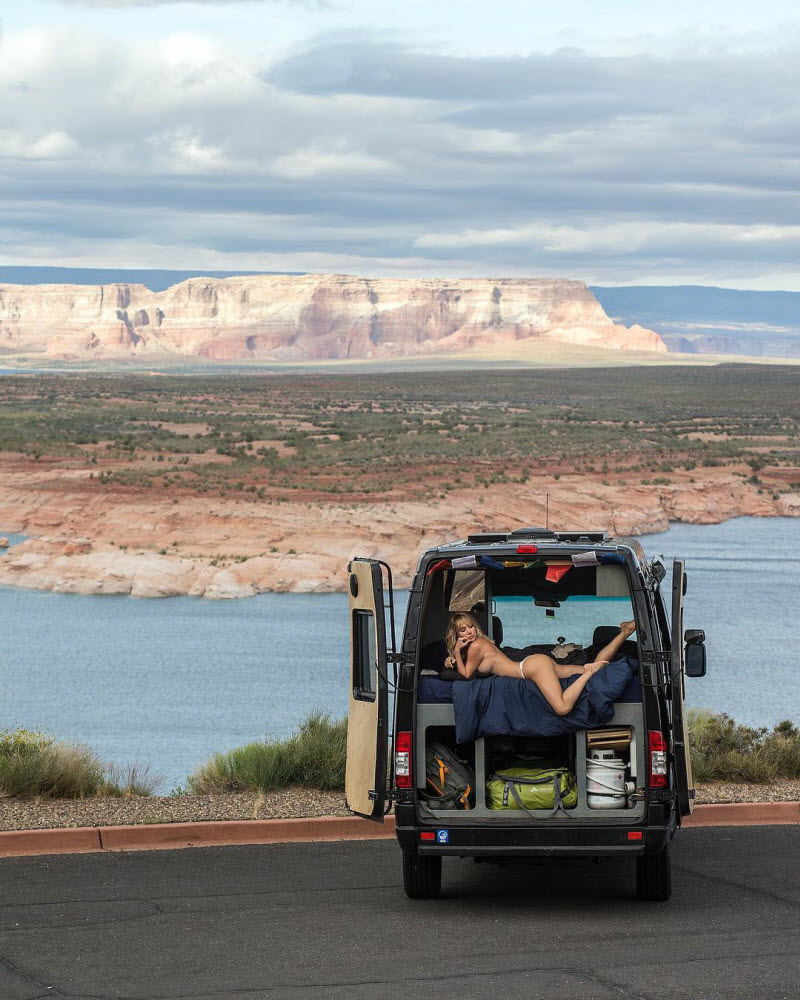 Подборка новых красивых снимков из Instagram Сары Андервуд