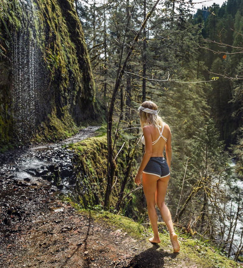 Подборка новых красивых снимков из Instagram Сары Андервуд