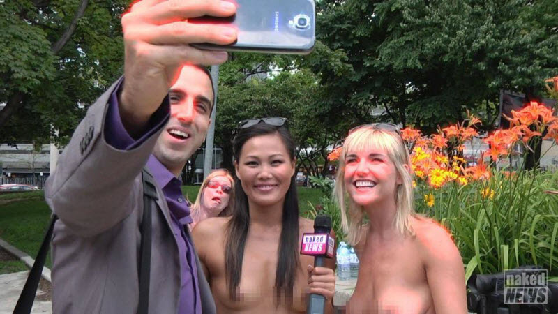 Голые телеведущие на улицах Торонто