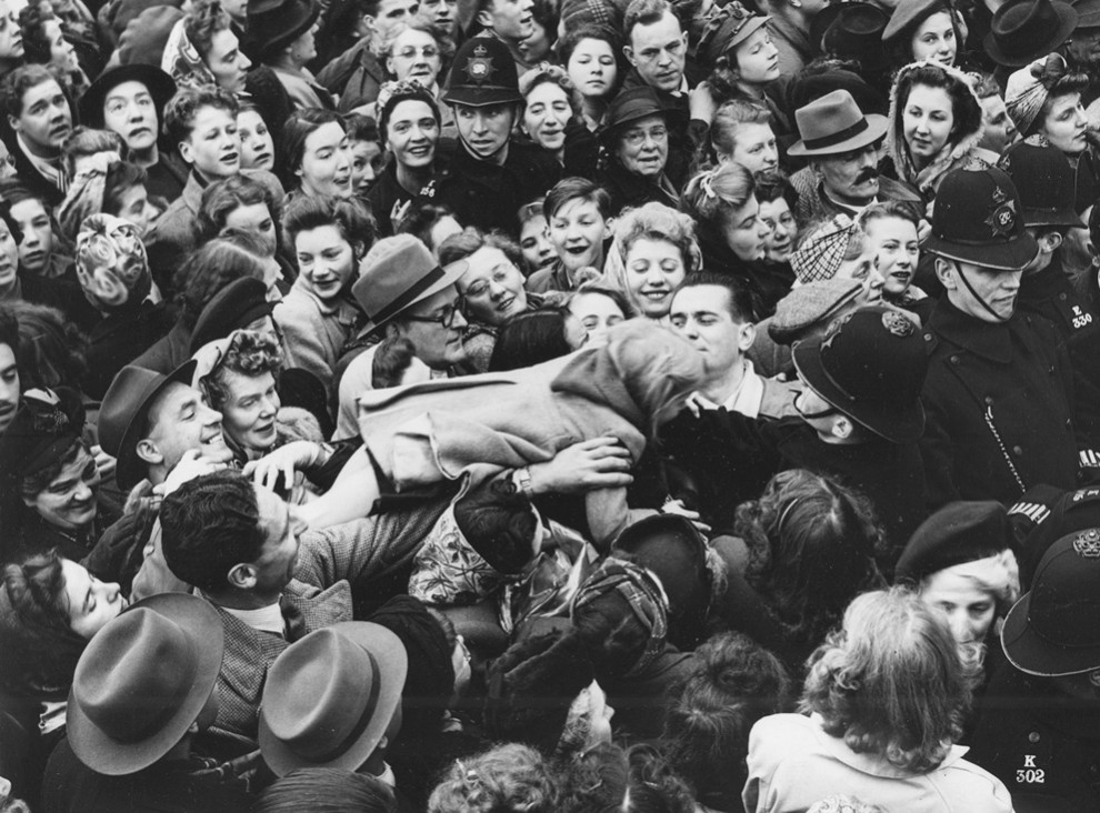 Самые яркие кадры британских королевских бракосочетаний