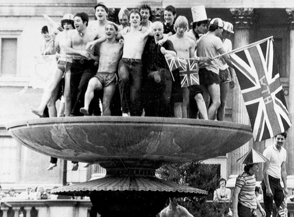 Самые яркие кадры британских королевских бракосочетаний