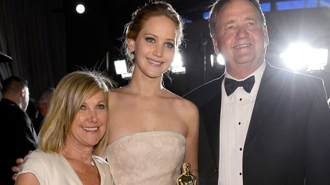 Знаменитости, которые до сих пор живут с родителями Знаменитости, которые до сих пор живут с родителями