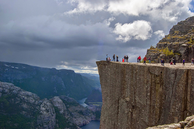 Рейтинг самых зрелищных смотровых площадок в мире (16 фото)