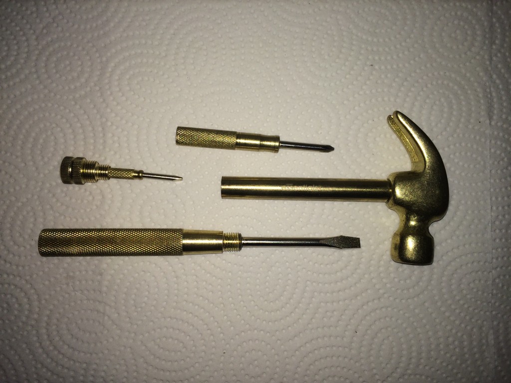 Многофункциональный молоток-матрешка (5 фото)