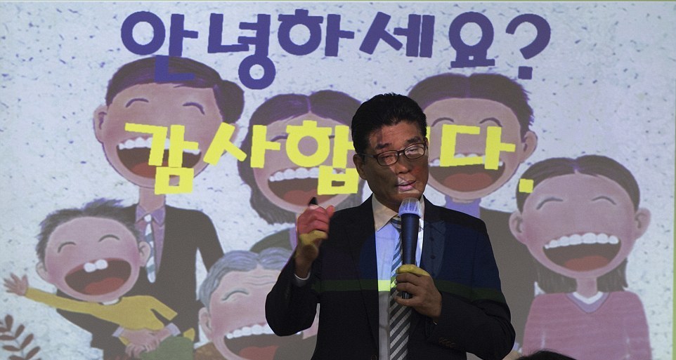 Склонным к суициду в Южной Корее предлагают лечь в гроб Склонным к суициду в Южной Корее предлагают лечь в гроб