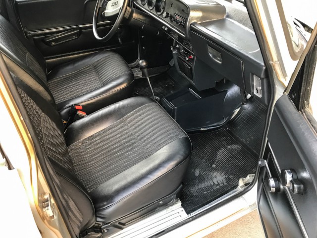 «Москвич-2140» в заводском цвете металлик