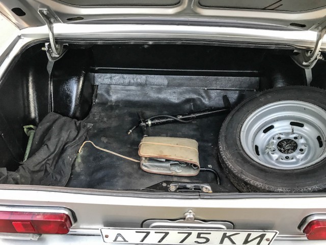 «Москвич-2140» в заводском цвете металлик