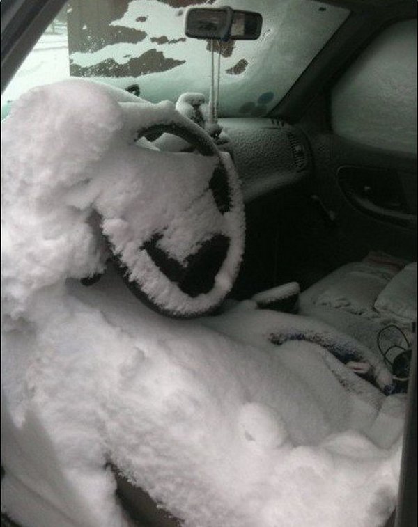 Завалило снегом... (2 фото)