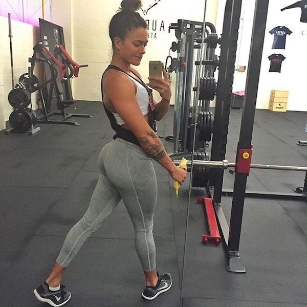 Спортивные девушки в обтягивающих штанишках