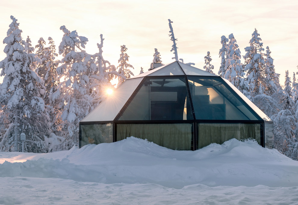 Стеклянные иглу в Лапландии