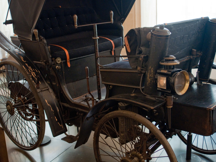 Автомобили Peugeot: с чего все началось