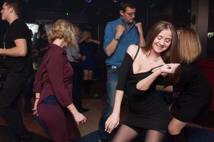 Девушки, которым очень идут обтягивающие платья