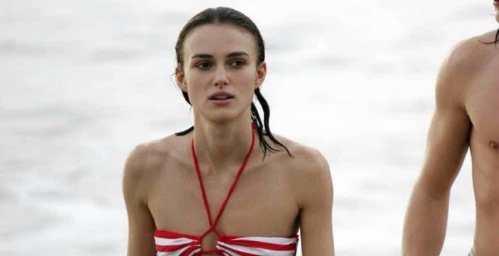 На пляже почти без макияжа российские и зарубежные звезды в купальниках