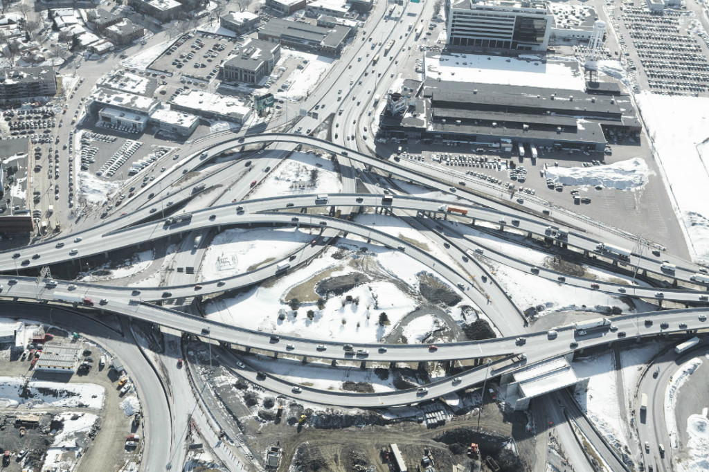 Там, где расходятся дороги: Аэросъёмка от Питера Эндрю