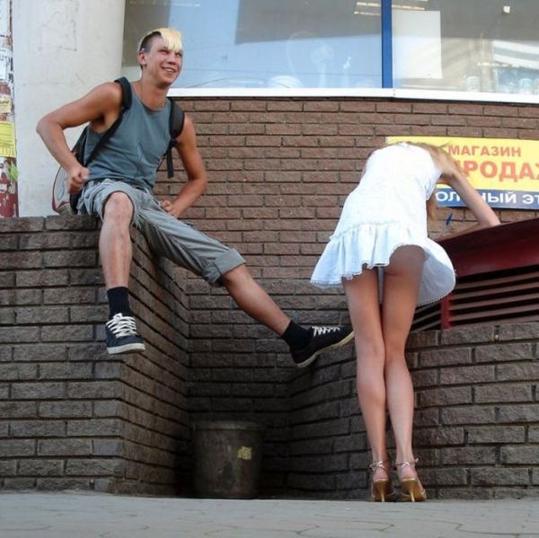 Девушки в коротких юбках
