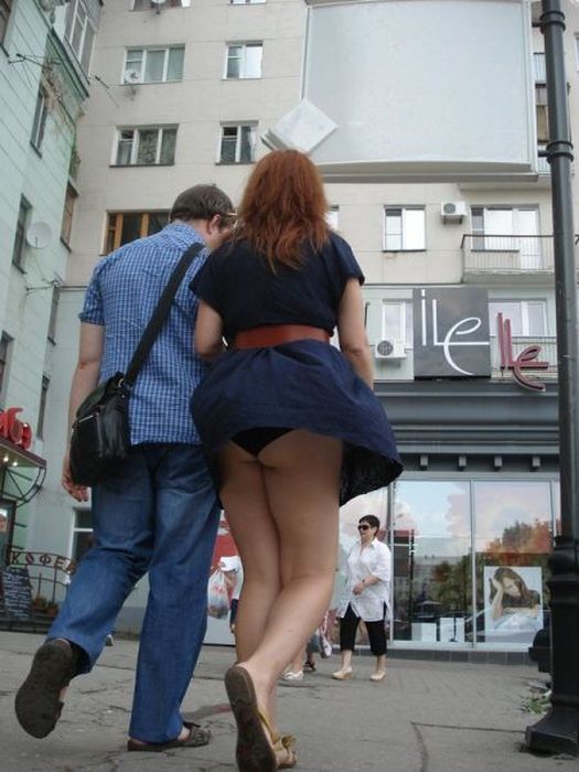 Девушки в коротких юбках