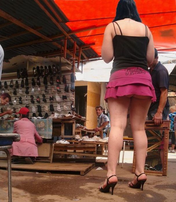 Девушки в коротких юбках