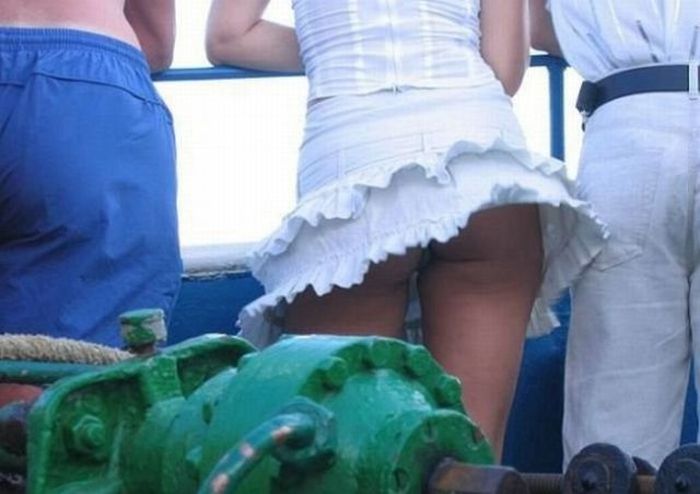 Девушки в коротких юбках