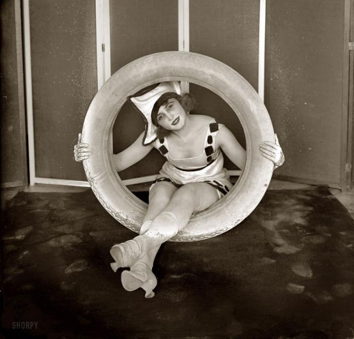 Легкомысленные девушки начала ХХ века (16 фото)