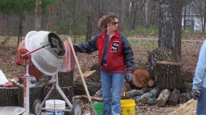 Дом, который самостоятельно построила многодетная мать