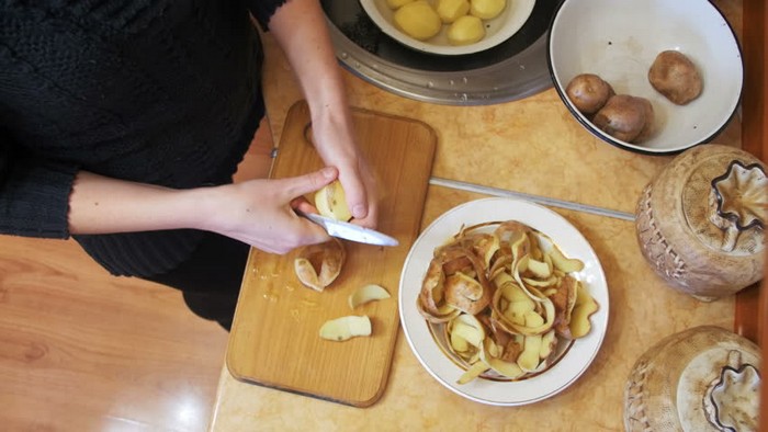 Оказывается возможно очистить картошку на оливье за 2 секунды и не испортить маникюр Оказывается возможно очистить картошку на оливье за 2 секунды и не испортить маникюр